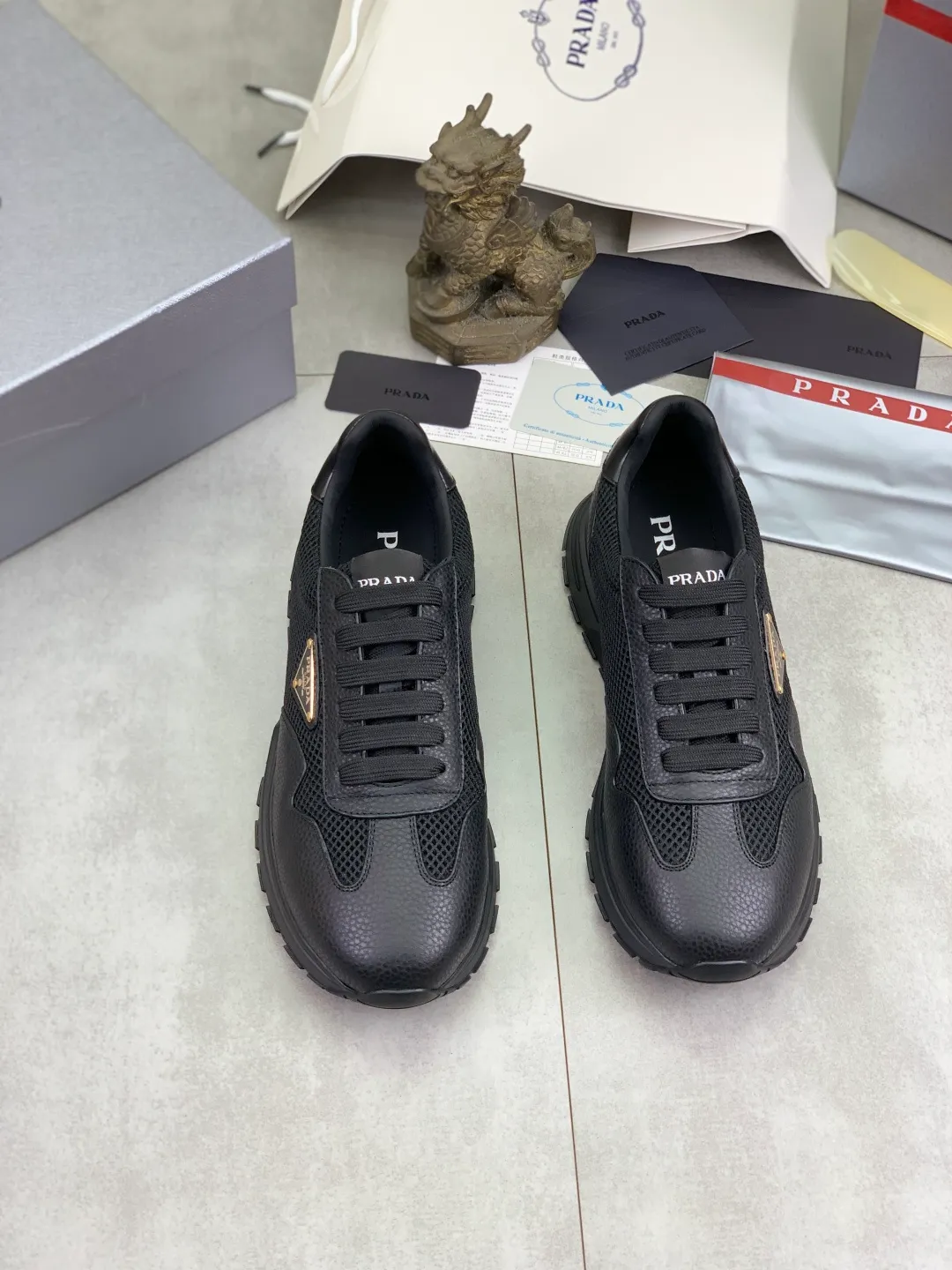 Men's shoes 💰P560💰[New style] popular models are on the official website, 🆘 Trendy brand (Prada) mainly promotes popular models, avant-garde and versatile fashion men's shoes private version mold opening, cowhide surface splicing 1:1.. Fashionable and simple, original imported cowhide lining cowhide feet; the atmosphere and personality are more fashionable, eye-catching and pursuing class. It will subvert the old idea and be a must-have for fashionistas with you! Must keep it for yourself! Tall and comfortable, large and low, high-end quality workmanship. Number of yards: 38-45 4️⃣optional.